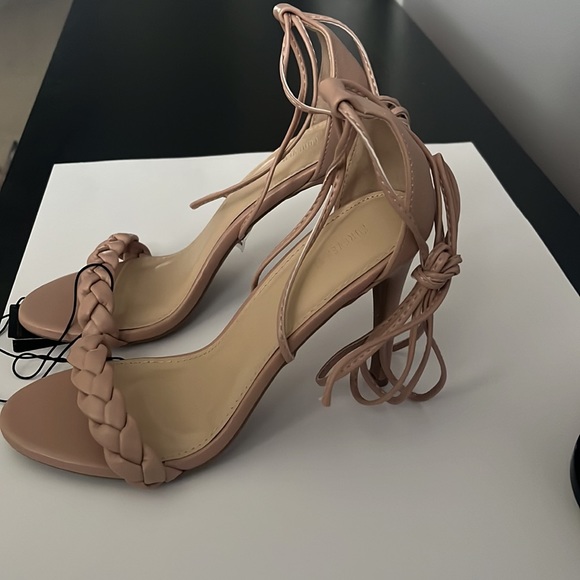 Nude Heels! Size 7 - Super cute and easy to wear ✨ - Picture 3 of 6